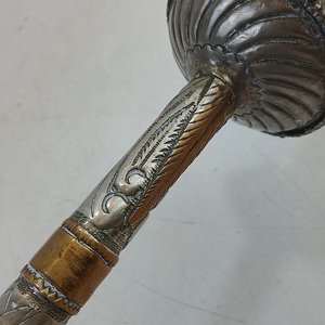 Importante Bombilla de Mate Grande en Alpaca y Bronce con Grabados Folclóricos - imagen 7