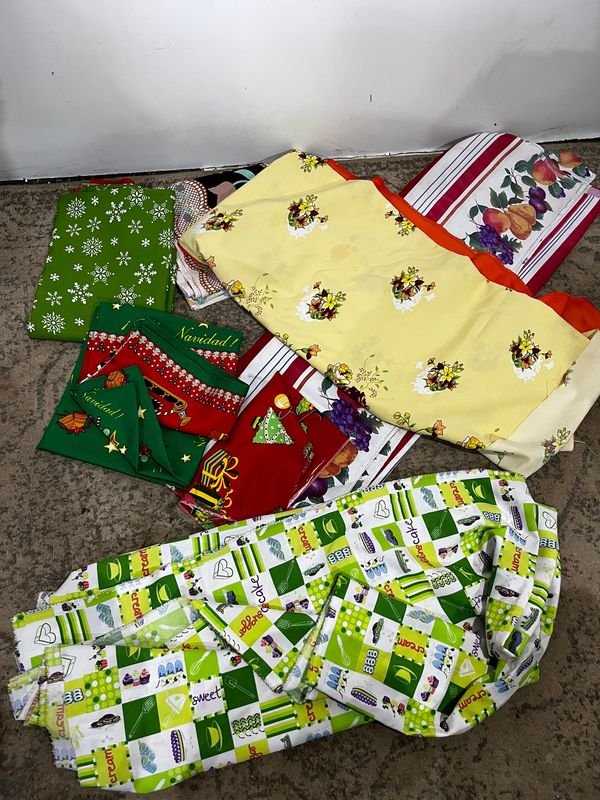 Colección de Manteles de Tela con Diseños Festivos