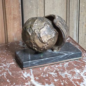 Escultura de Bronce "Fruto" de Enrique Broglia - imagen 4