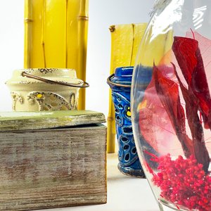 Lote de 6 piezas decorativas: portavelas, botella y cofre - imagen 3