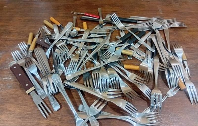 Lote de 100 Tenedores para Postre y Copetín