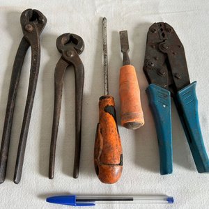 Lote anterior: Lote de tenazas, destornilladores y varios