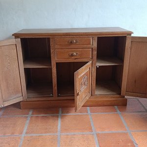 Aparador de Roble Macizo con Puertas Talladas y Cajones - imagen 3