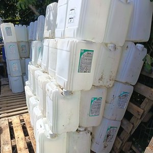 80 Bidones de Plástico de 20lts. - En Buen Estado La Mayoría con Tapas - imagen 1