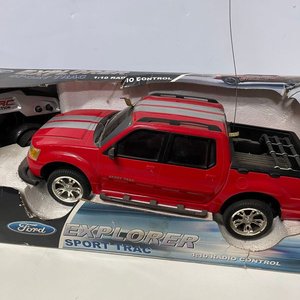 Camioneta a Radio Control Ford Explorer Sport Trac 1:10 - imagen 4