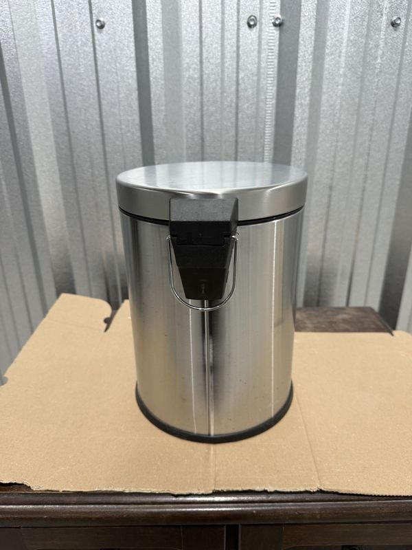 Cesto de Basura de Acero Inoxidable con Pedal y Tapa Hermética