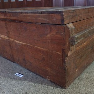 Baúl Antiguo de Madera con Tapa Abatible y Compartimientos - imagen 4