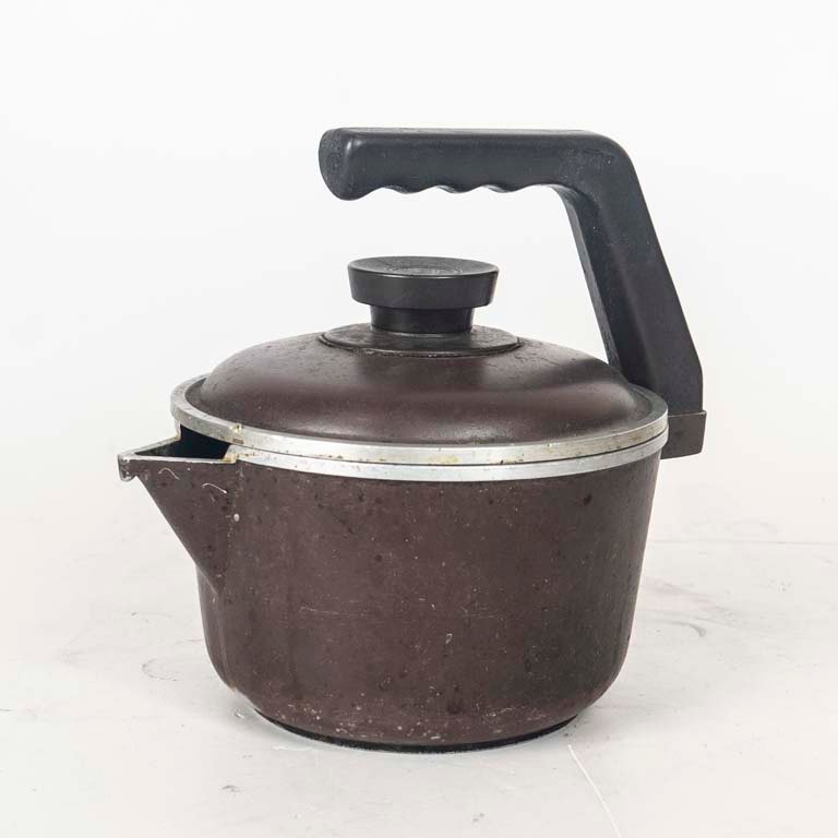 Caldera Essen Marrón con Tapa y Asa Negra - 19 cm