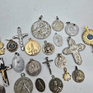 Conjunto de Medallas Religiosas Varias - imagen 3