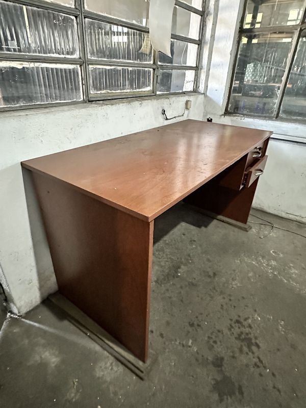 Escritorio de MDF en buen estado - imagen 2