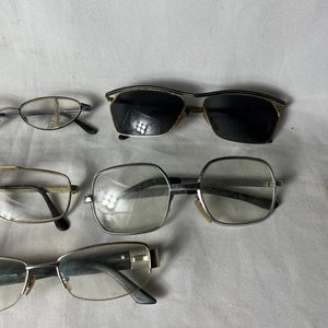 Lote de 5 Pares de Anteojos de Diferentes Diseños - imagen 4