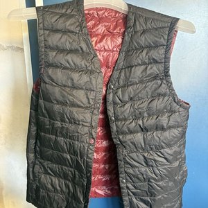 Lote de 5 Chalecos Reversibles de Nylon en Colores Variados - imagen 4
