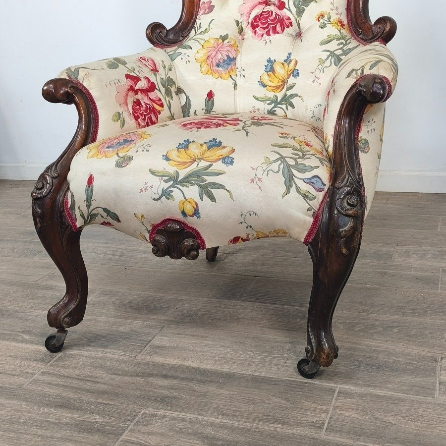 Sillón victoriano de estilo clásico con tapizado floral - imagen 3