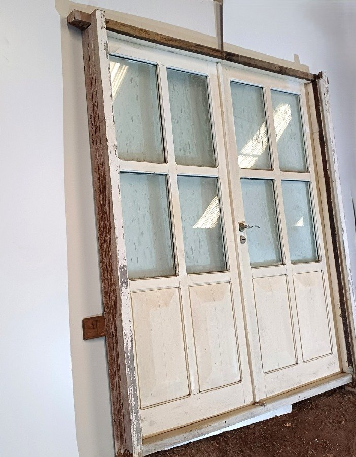 Lote anterior: Puerta de dos hojas con diseño de tablero y vidrio