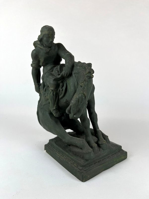 Jose Belloni "La doma" Cerámica, patina verdosa