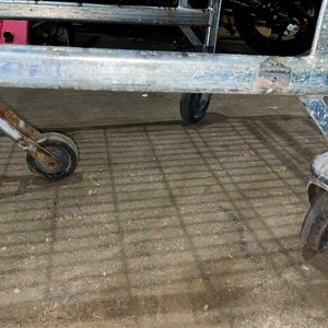 Carro tipo aeropuerto metálico con ruedas - imagen 4