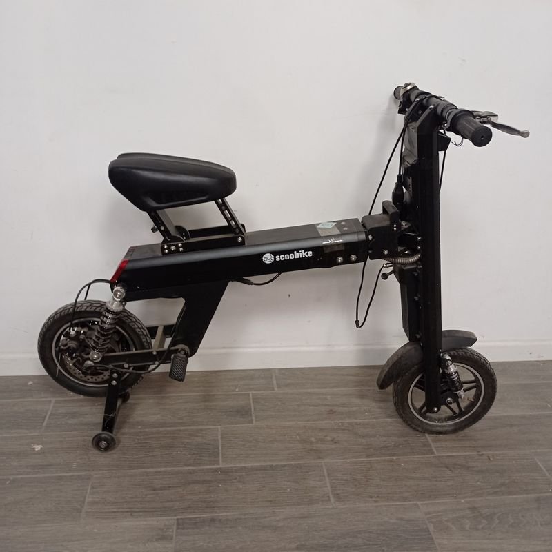 Lote anterior: Moto eléctrica Scoobike con doble batería y rueda pinchada