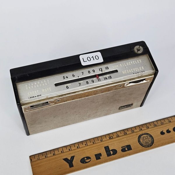 Radio Hitachi Transistor Vintage - imagen 2