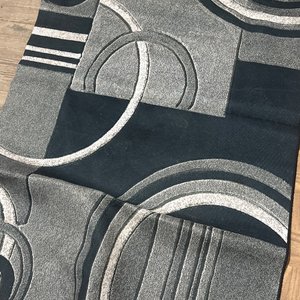 Lote siguiente: Alfombra Moderna Gris y Negra con Diseño Geométrico