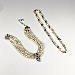 Dos Collares de Perlas de Fantasía con Broche Decorado - imagen 2