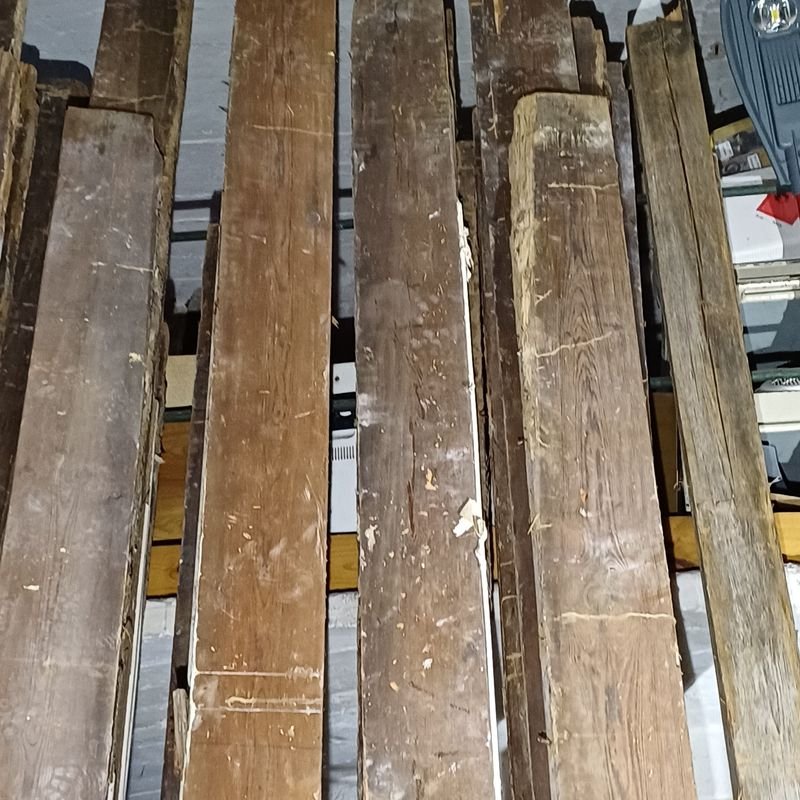 Seis tirantes de pinotea con rastros de polilla para decoración - imagen 5