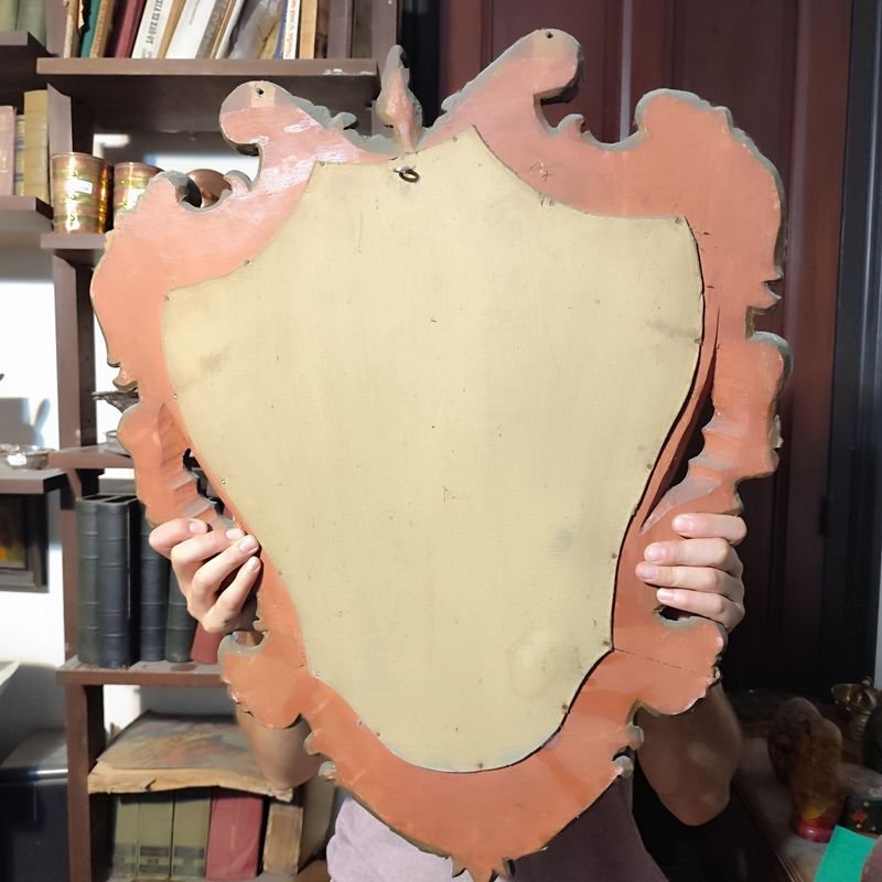 Espejo de forma irregular con marco de madera esculturada - imagen 4