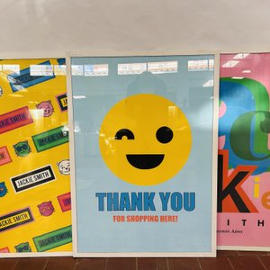Tres Láminas Enmarcadas "Jackie Smith" con Emojis y Diseños Gráficos - imagen 4