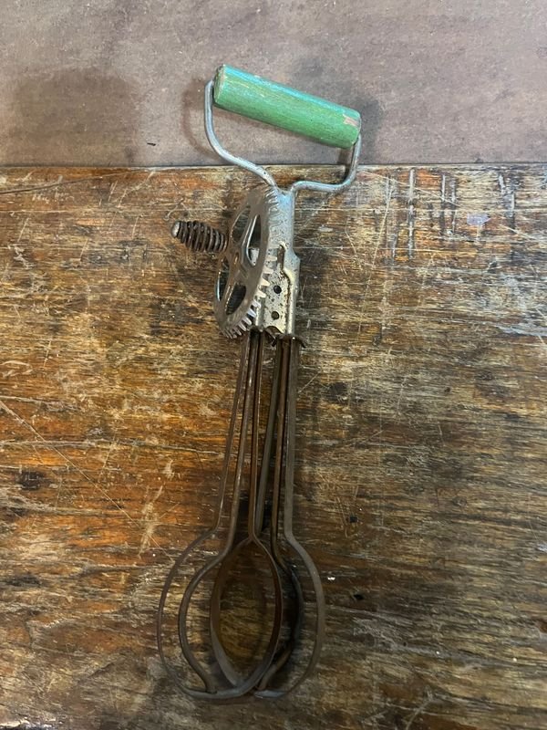 Batidor de metal con tijeras y accesorios - imagen 5