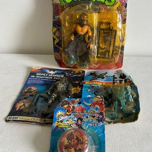 Lote de Figuras de Acción y Juguetes Coleccionables: Tortugas Ninja, Batman y Más - imagen 3