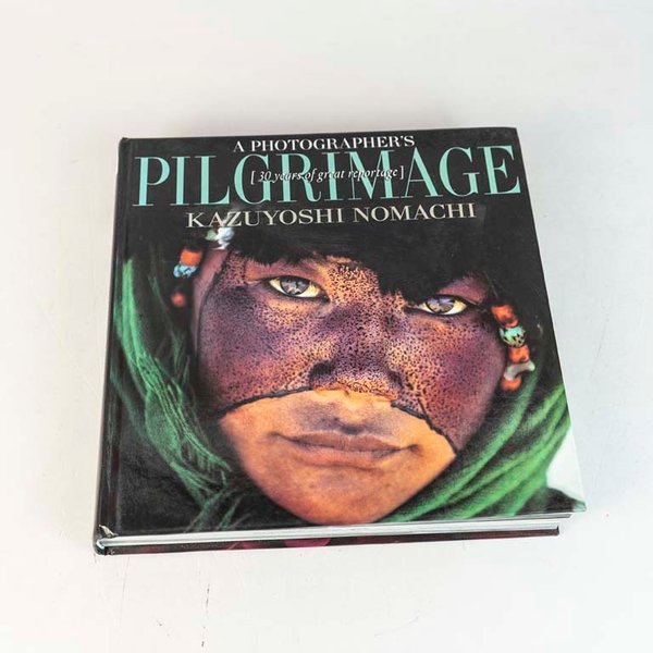 Libro "A Photographer's Pilgrimage: 30 Years of Great Reportage" de Kazuyoshi Nomachi, Tapa Dura - imagen 1