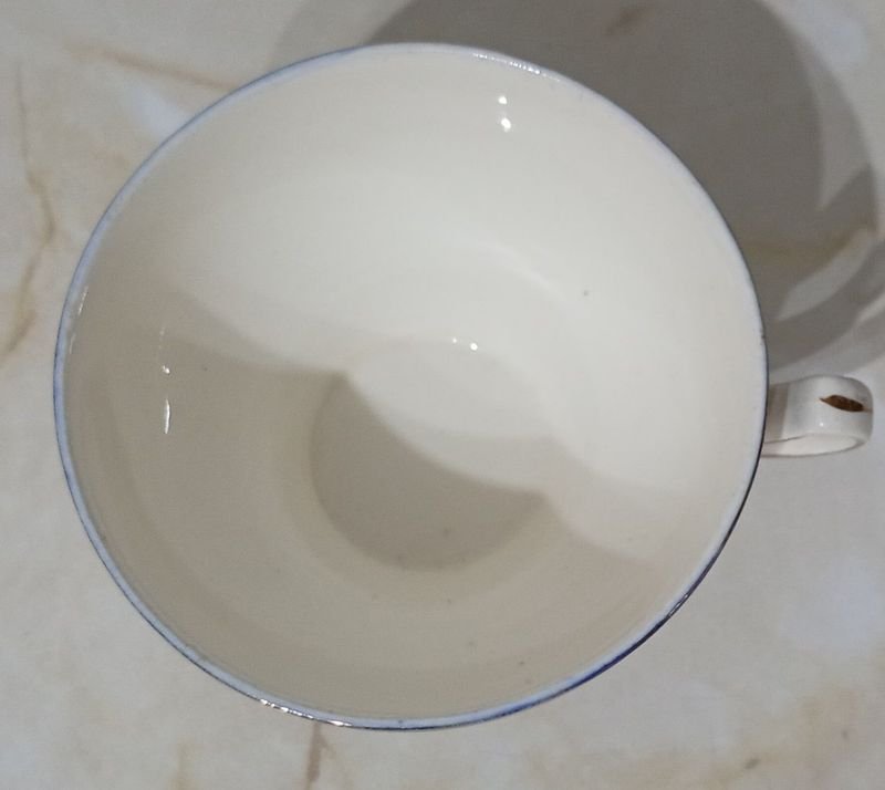 Taza de porcelana inglesa del siglo XX con decó de niños jugando - imagen 4