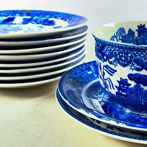 Juego de Taza y Platillo con 10 Platos de Porcelana Japonesa - imagen 3