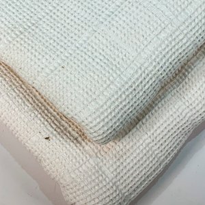 Dos Colchas Blancas de Hilo Cuadrillé - 130x180 cm - imagen 3