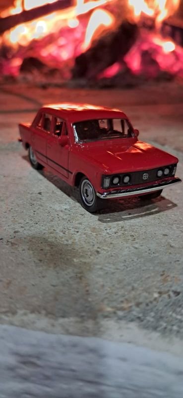 Auto Coleccionable Rojo Metálico con Caja Original