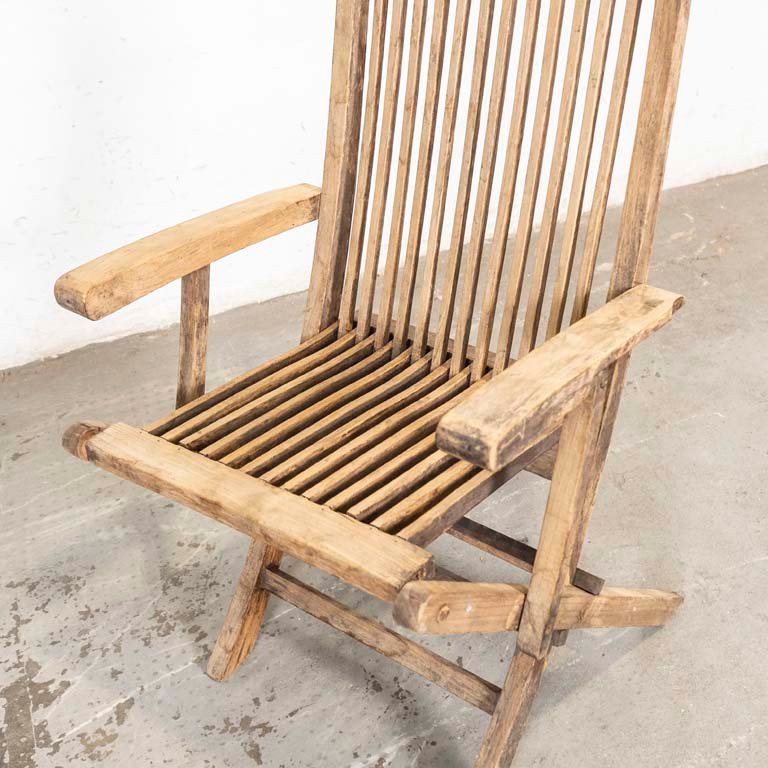 Silla plegable de madera en mal estado - imagen 2