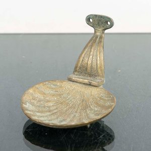 Lote siguiente: Jabonera Antigua de Bronce para Pared con Forma de Coquilla