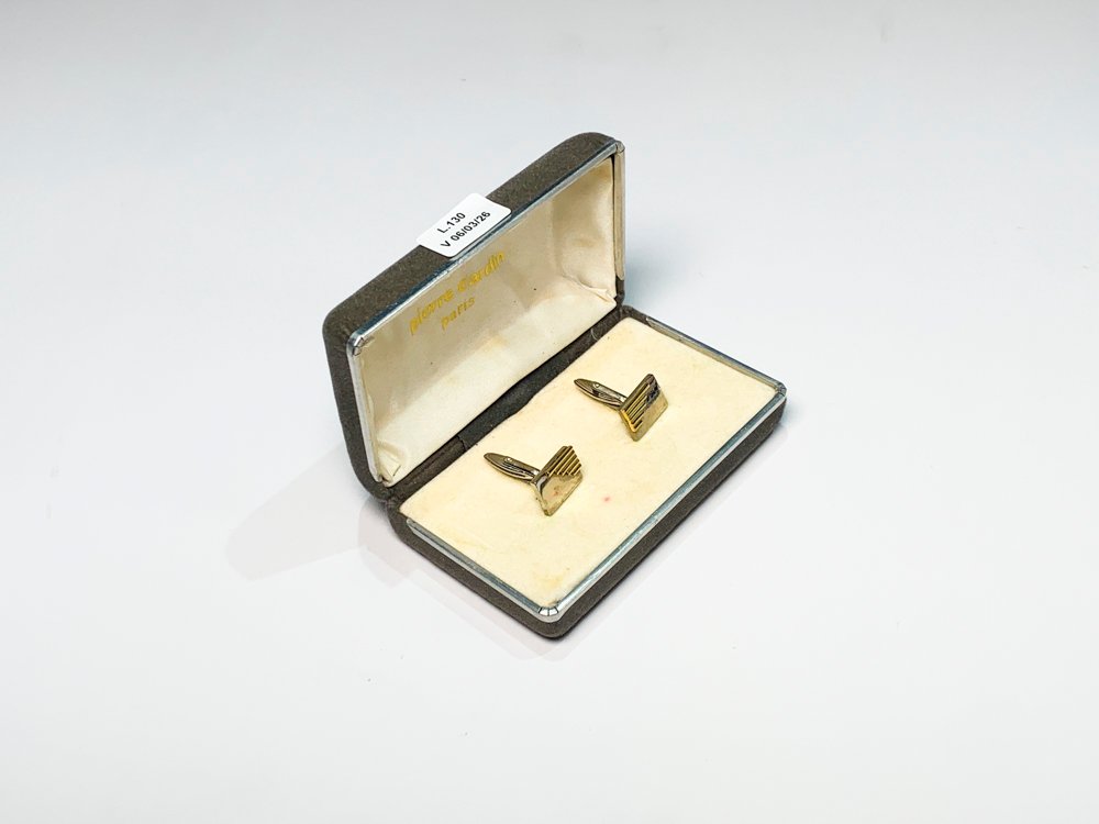 Lote anterior: Estuche de joyería plateada y dorada