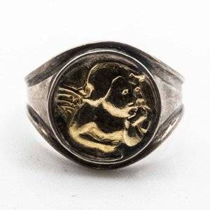Lote siguiente: Anillo de Plata y Oro con Diseño de Ángel