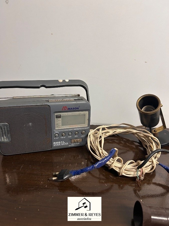 Radio Portátil Mason R69 con Lámpara de Escritorio y Cableado