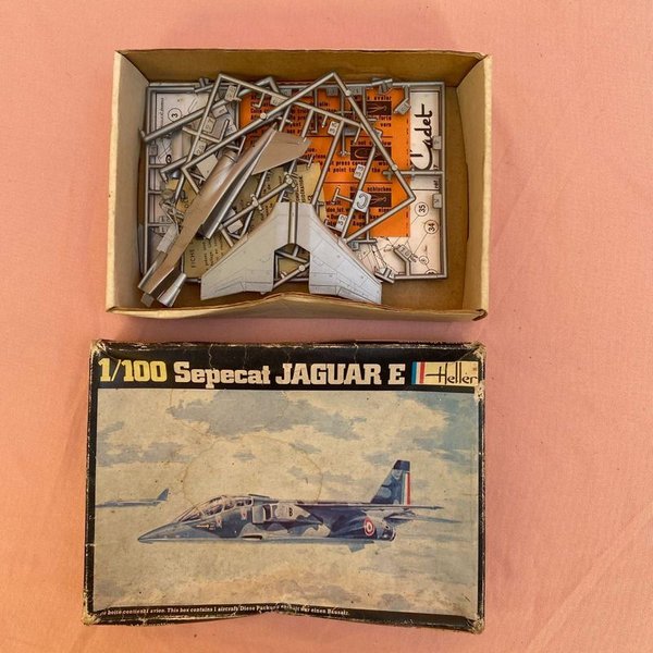 Kit de modelo a escala 1/100 del avión SEPECAT Jaguar E de Heller - imagen 1