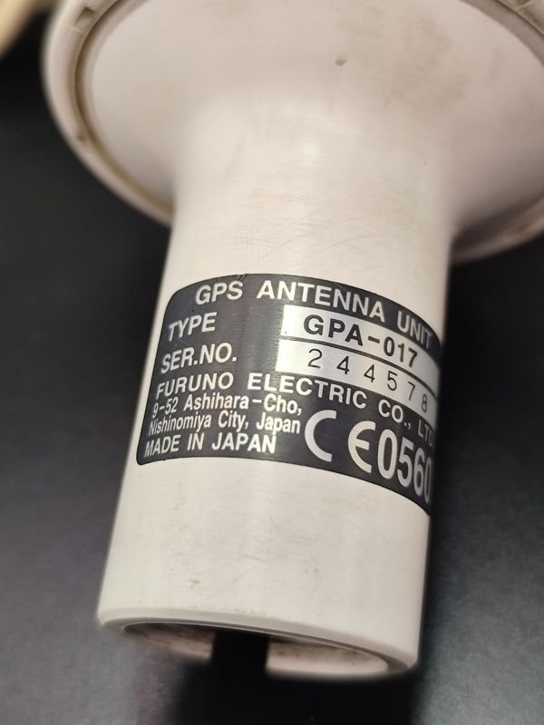 Antena Furuno con cable y 2 tipos de terminales - imagen 2
