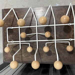 Perchero Moderno Blanco con Bolas de Madera - 14 Ganchos - imagen 7