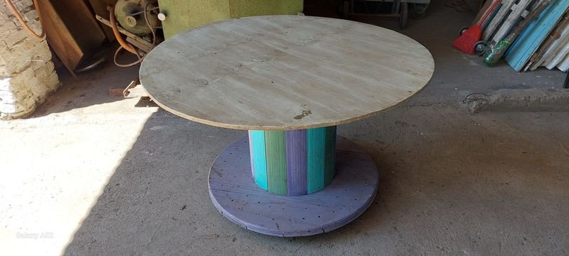 Lote siguiente: Mesa de carretel en excelente estado
