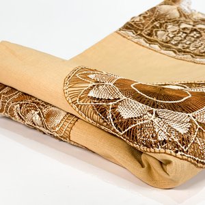 Mantel de Hilo Beige con Calados Florales y 7 Servilletas - imagen 2