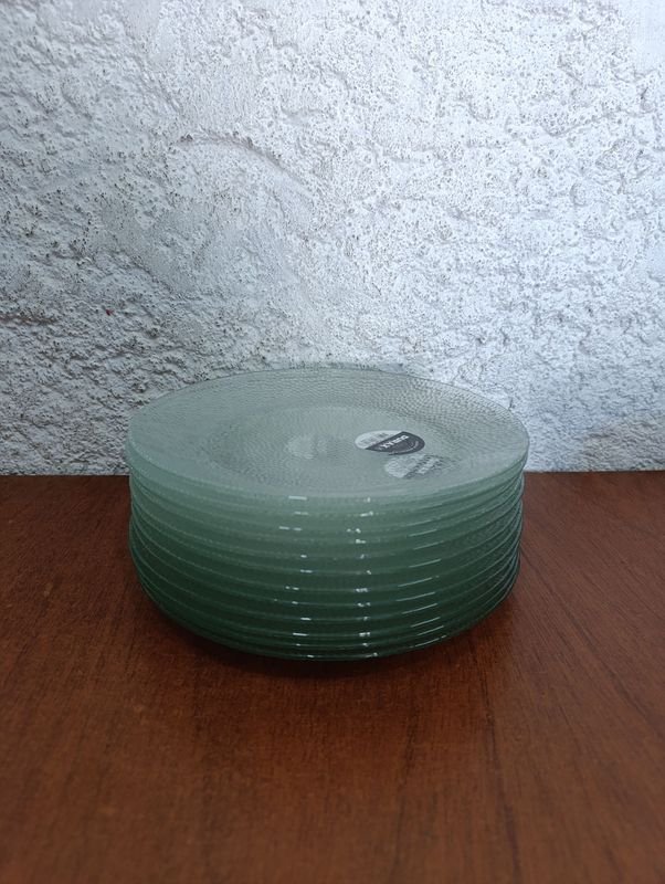 Lote siguiente: Platos Llanos Nuevos de 22 cm