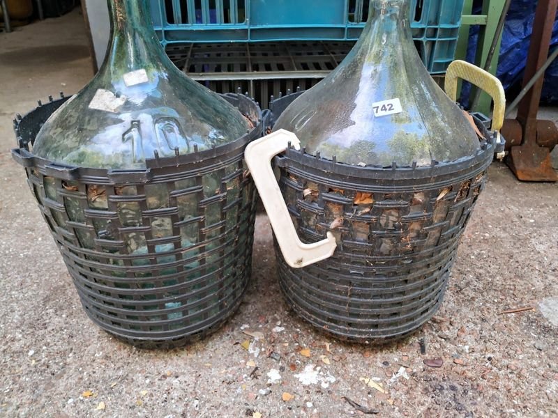 Lote siguiente: Envases de damajuana de 10 litros