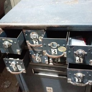 Caja Fuerte Antigua con 8 Cajones y Compartimento Central - imagen 4