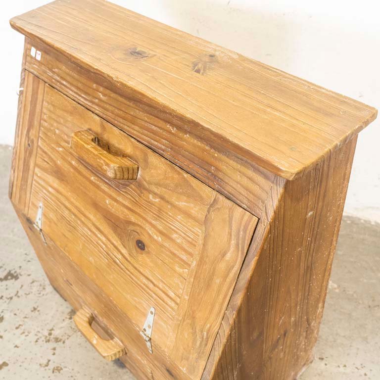 Bar rùstico con puerta cajón y luz. Mueble de madera con iluminación. - imagen 2