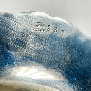 Cuatro piezas en metal, panera oval, plato, despojador y calentador - imagen 5