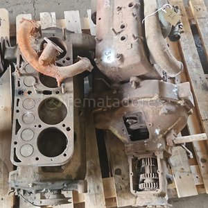 Motor de Combustión Interna Antiguo para Repuestos o Restauración - imagen 3